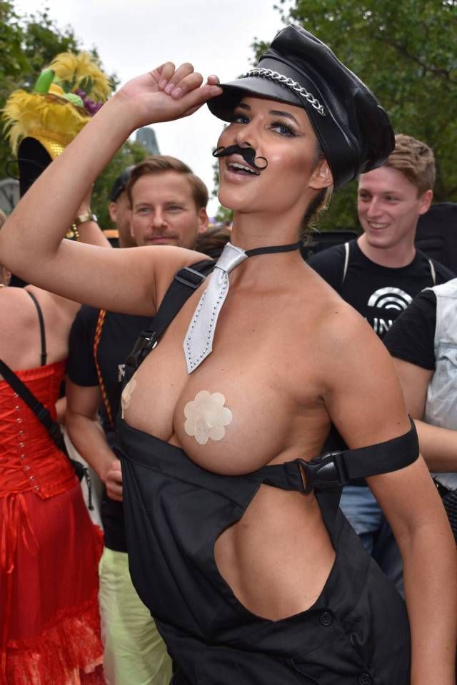 Микаела Шефер на гей-параде Christopher Street Day (15 фото)