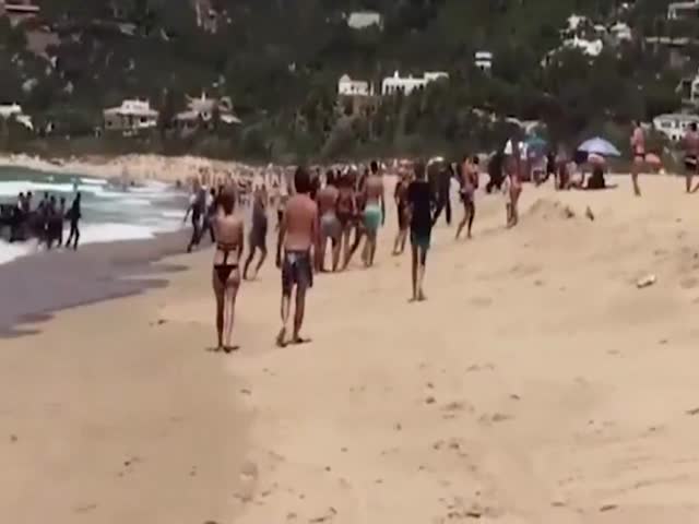 Нелегальные мигранты высадились на испанском пляже