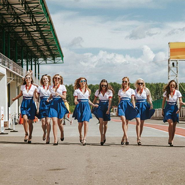 Очаровательные девушки гоночной трассы «Нижегородское кольцо» (53 фото)