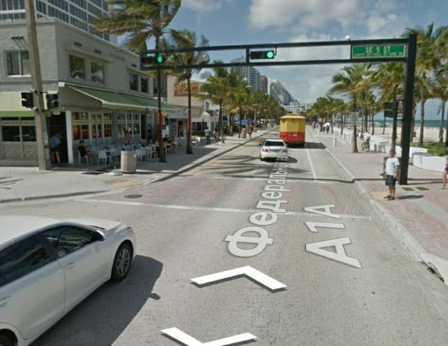 Одна из улиц Майами после ухода воды (2 фото)