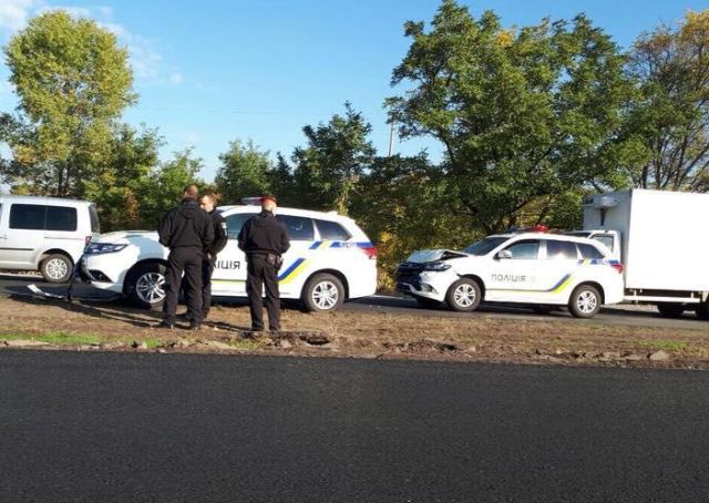 В Запорожье полицейские в первый же день разбили два новых автомобиля Mitsubishi Outlander (3 фото)