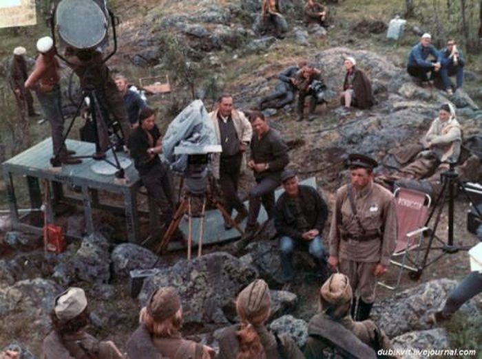 На съемочных площадках популярных советских фильмов (25 фото)