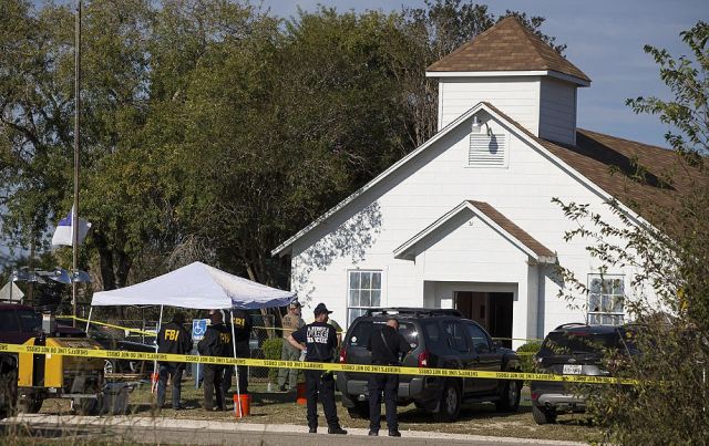 В США мужчина расстрелял прихожан церкви (11 фото)