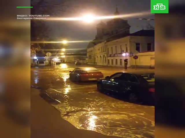 Прорыв канализации в центре Москвы