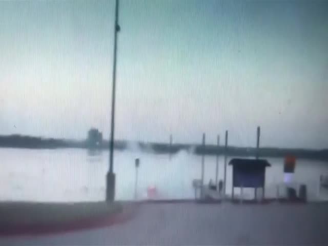 Пьяный американец въехал в озеро, пытаясь оторваться от полицейских