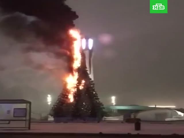 В Астане сгорела главная новогодняя елка Казахстана