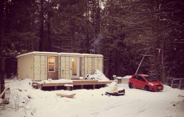 Дом из контейнеров в канадском лесу (6 фото)