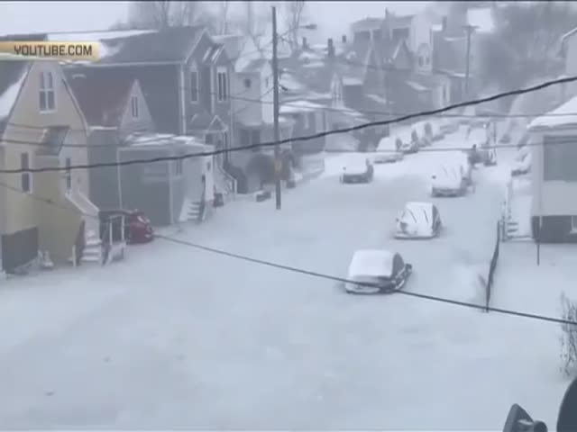 Вмерзшие в лед автомобили в Бостоне