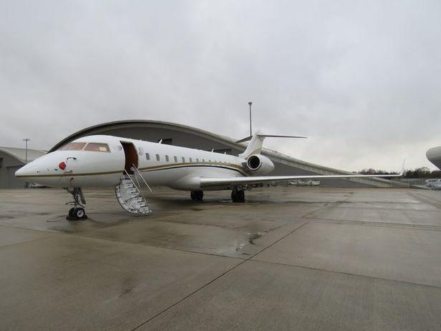 В Великобритании в частном самолете обнаружили кокаин на 70 млн долларов (3 фото)