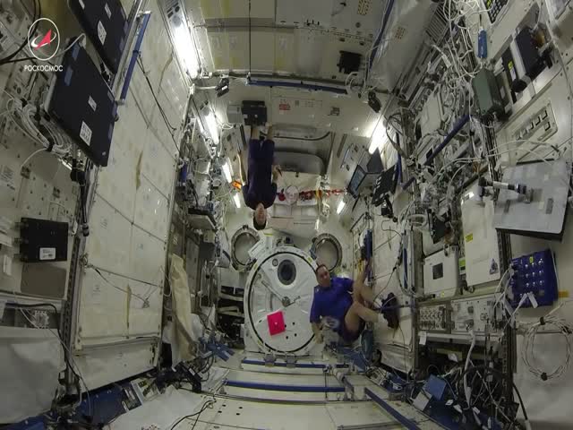 Космический бадминтон на борту МКС