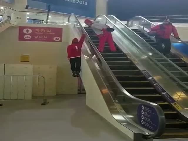 Олимпиец из Швейцарии поднялся на эскалаторе