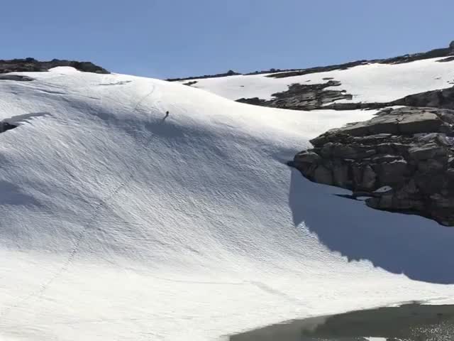 Фантастический спуск на лыжах