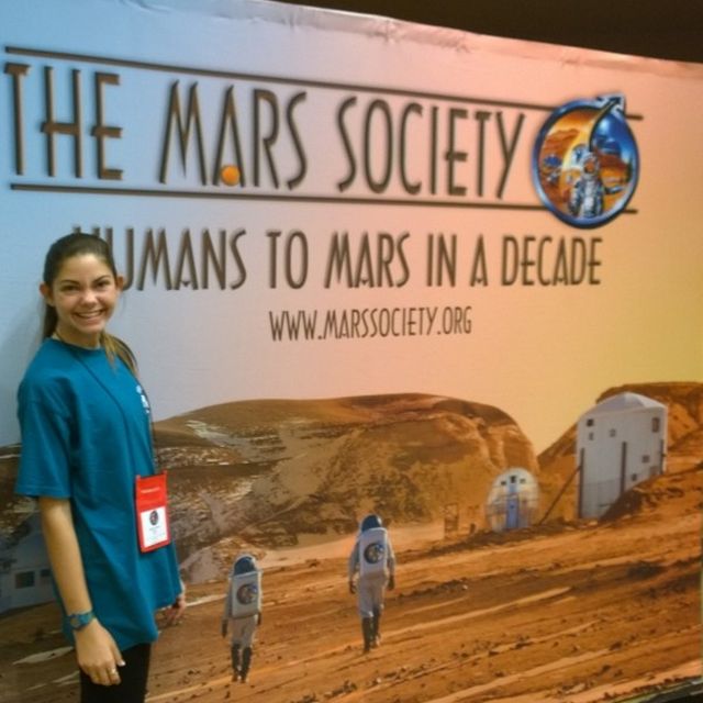 17-летняя девушка, которая собирается отправиться на Марс (8 фото)