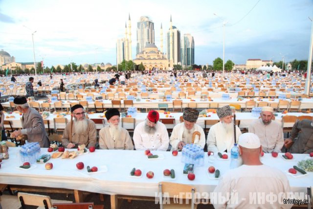 Самый массовый в России ифтар прошел в Грозном