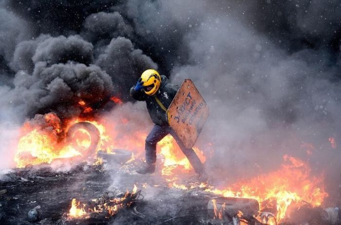 Евромайдан 2014 как фильм или как компьютерная игра (30 фото + гифка) Евромайдан 2014 как фильм или как компьютерная игра (30 фото + гифка)