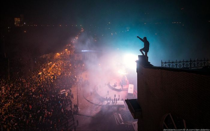 Евромайдан 2014 как фильм или как компьютерная игра (30 фото + гифка) Евромайдан 2014 как фильм или как компьютерная игра (30 фото + гифка)