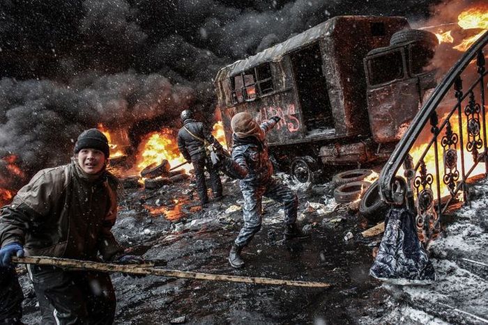 Евромайдан 2014 как фильм или как компьютерная игра (30 фото + гифка) Евромайдан 2014 как фильм или как компьютерная игра (30 фото + гифка)
