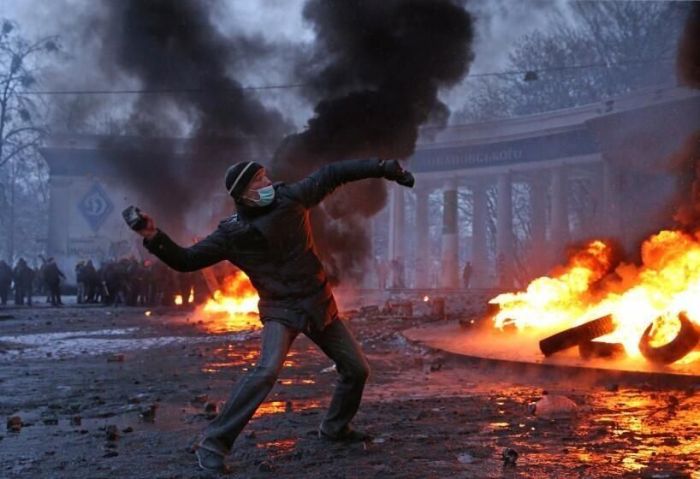Евромайдан 2014 как фильм или как компьютерная игра (30 фото + гифка) Евромайдан 2014 как фильм или как компьютерная игра (30 фото + гифка)