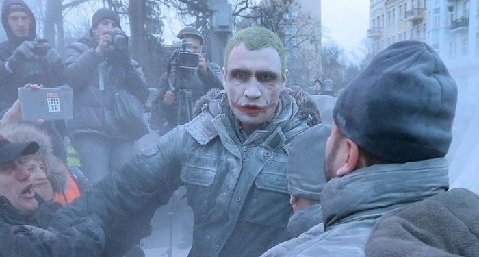 Евромайдан 2014 как фильм или как компьютерная игра (30 фото + гифка) Евромайдан 2014 как фильм или как компьютерная игра (30 фото + гифка)