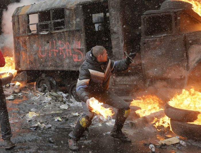Евромайдан 2014 как фильм или как компьютерная игра (30 фото + гифка) Евромайдан 2014 как фильм или как компьютерная игра (30 фото + гифка)