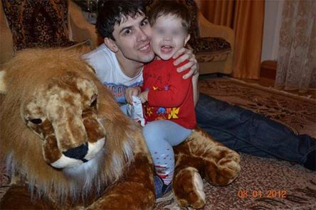 Ученик 11-го класса захватил заложников в московской школе (8 фото) Ученик 11-го класса захватил заложников в московской школе (8 фото)