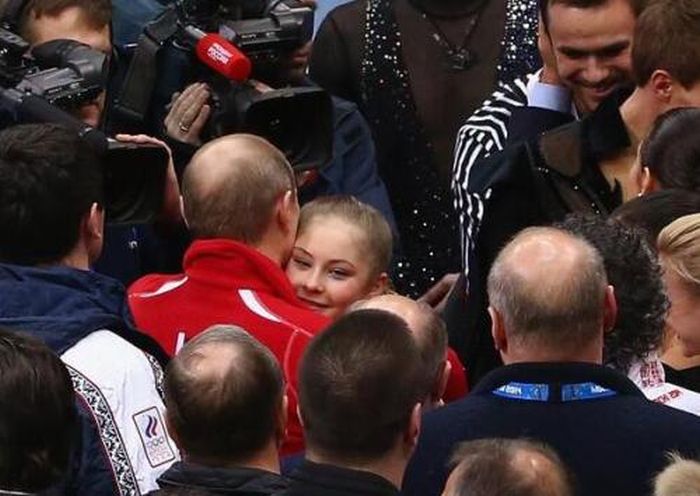 Юлия Липницкая - самая юная чемпионка в истории зимних Олимпийских игр (11 фото) Юлия Липницкая - самая юная чемпионка в истории зимних Олимпийских игр (11 фото)
