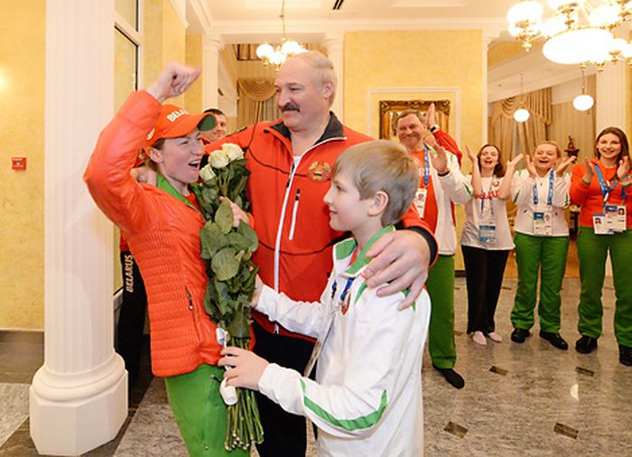 Биатлонистка Дарья Домрачева - трехкратная Олимпийская чемпионка! (14 фото) Биатлонистка Дарья Домрачева - трехкратная Олимпийская чемпионка! (14 фото)
