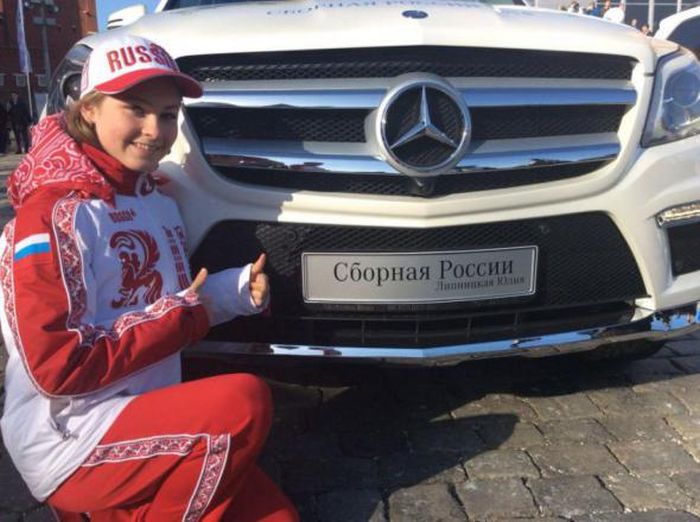 Олимпийским спортсменам сборной России подарили автомобили Мерседес (9 фото) Олимпийским спортсменам сборной России подарили автомобили Мерседес (9 фото)