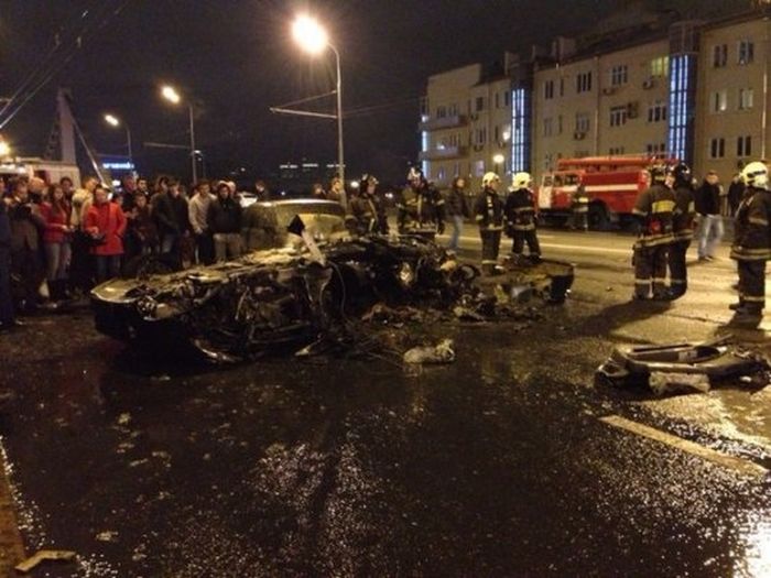 17-летний подросток на Ferrari устроил серьезное ДТП в центре Москвы (4 фото + 2 видео) 17-летний подросток на Ferrari устроил серьезное ДТП в центре Москвы (4 фото + 2 видео)