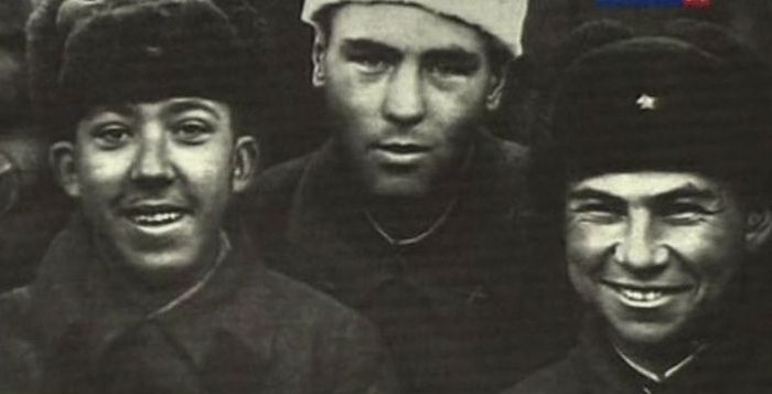 Юрий Никулин о жизни и о войне в книге «Почти серьезно» (13 фото) Юрий Никулин о жизни и о войне в книге «Почти серьезно» (13 фото)