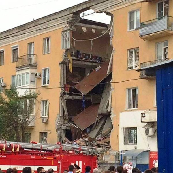 В Волгограде в результате взрыва обрушился подъезд жилого дома (6 фото) В Волгограде в результате взрыва обрушился подъезд жилого дома (6 фото)