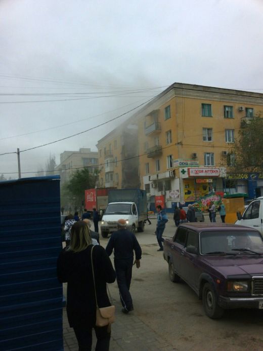 В Волгограде в результате взрыва обрушился подъезд жилого дома (6 фото) В Волгограде в результате взрыва обрушился подъезд жилого дома (6 фото)