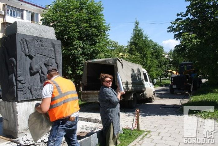 В Тольятти извлекли капсулу времени с посланием для молодежи (5 фото) В Тольятти извлекли капсулу времени с посланием для молодежи (5 фото)