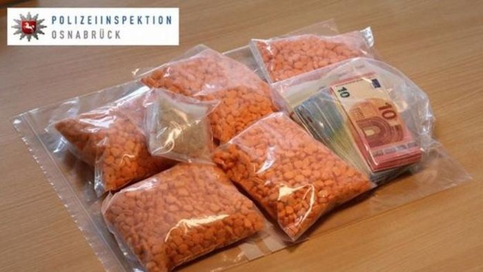В Германии изъяли партию таблеток экстази в форме головы Дональда Трампа (2 фото) В Германии изъяли партию таблеток экстази в форме головы Дональда Трампа (2 фото)