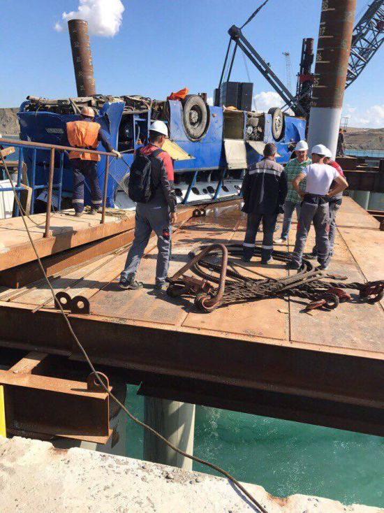 На Кубани автобус с рабочими-вахтовиками рухнул в море На Кубани автобус с рабочими-вахтовиками рухнул в море
