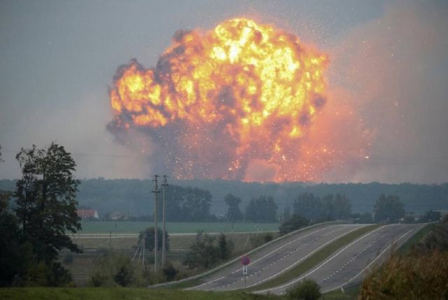 Пожар на складе боеприпасов в Винницкой области Пожар на складе боеприпасов в Винницкой области