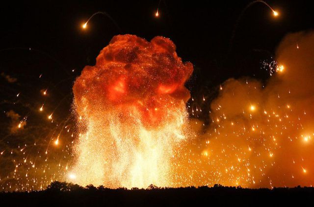 Пожар на складе боеприпасов в Винницкой области Пожар на складе боеприпасов в Винницкой области