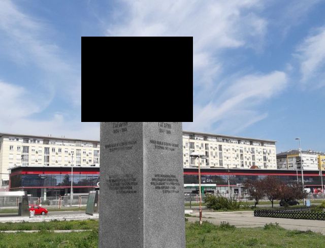 В Белграде установили странный памятник Юрию Гагарину (3 фото) В Белграде установили странный памятник Юрию Гагарину (3 фото)