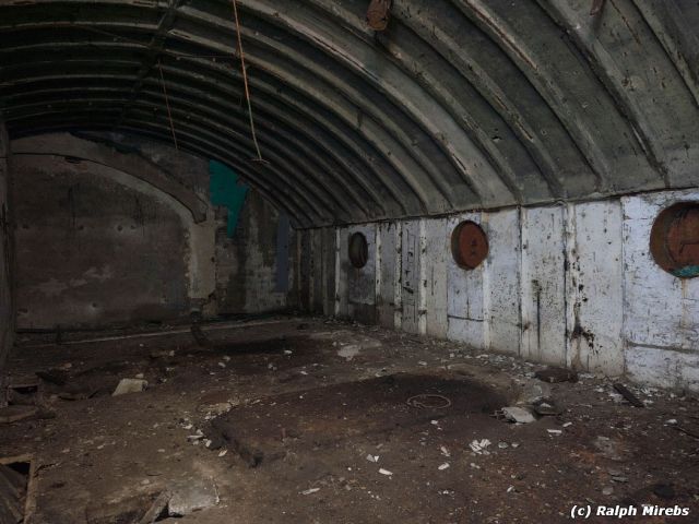 Заброшенная албанская военно-морская база в Порто-Палермо (63 фото) Заброшенная албанская военно-морская база в Порто-Палермо (63 фото)