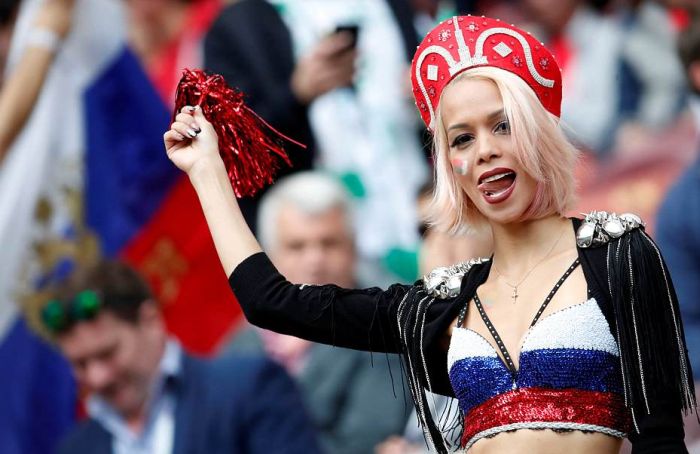 Отличия между российскими и саудовскими болельщицами на матче ЧМ-2018 (18 фото) Отличия между российскими и саудовскими болельщицами на матче ЧМ-2018 (18 фото)