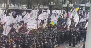 В Киеве многотысячный митинг предпринимателей - они устроили стычки с полицией (фото + 2 видео)