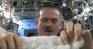 Когда решил отжать мокрое полотенце в космосе