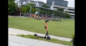 Робот-пылесос в скейт-парке