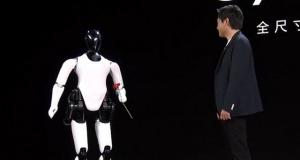 В Китае представили робота-гуманоида CyberOne: он распознает эмоции людей и дарит им цветы (5 фото + видео)