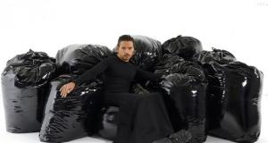 Дизайнер Гарри Нуриев представил диван из... мусорных мешков (6 фото)