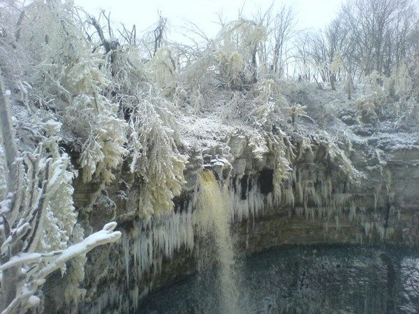 Замерзший водопад (5 Фото)