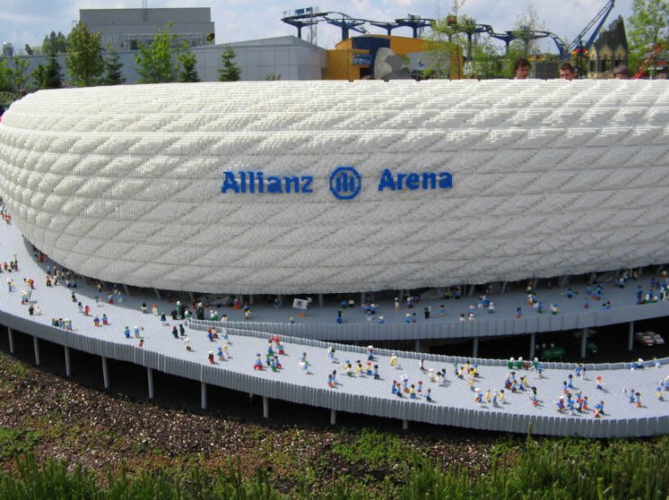 Стадион Allianz из Лего(9 Фото)
