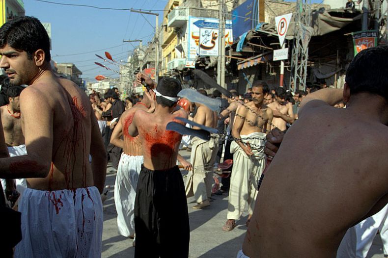 Muharram - жестокий мусульманский праздник (39 Фото)