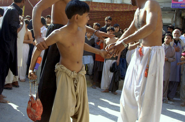 Muharram - жестокий мусульманский праздник (39 Фото)