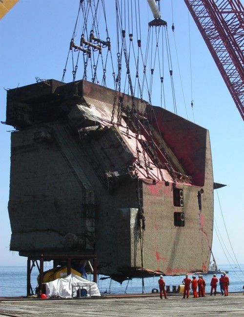 Подъем затонувшего корабля (52 Фото)